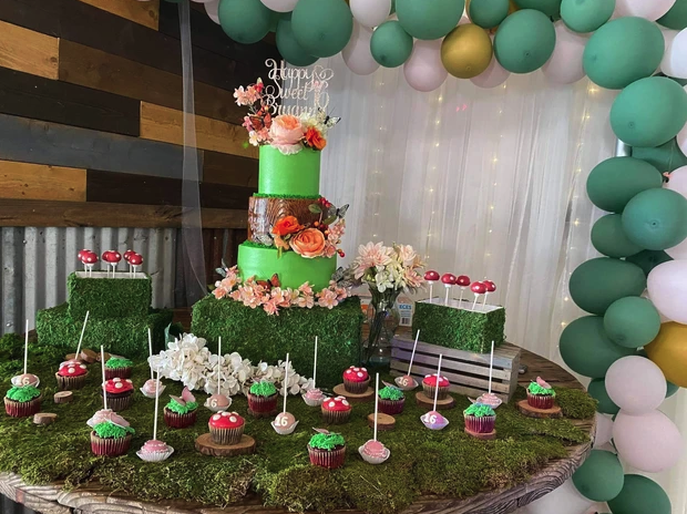 Sweet 16 and quinceanera cake with a balloon arch at Reverie at Diamond D near Bryan and College Station, Texas