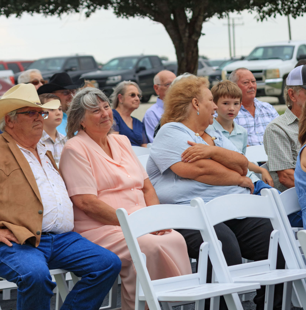 Jaelyn & Keelan's wedding at Reverie at Diamond D — guests seated in white folding chairs at the outdoor ceremony